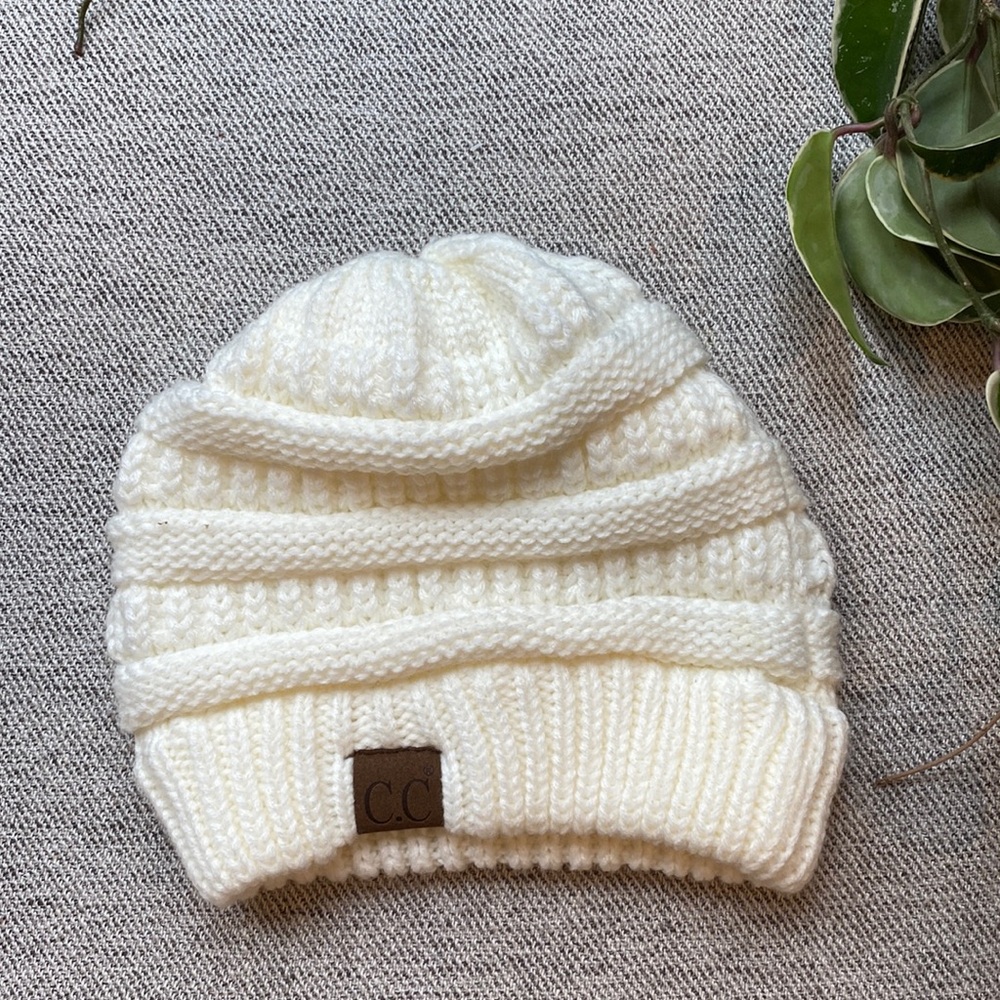 White knitted winter hat / beanie
